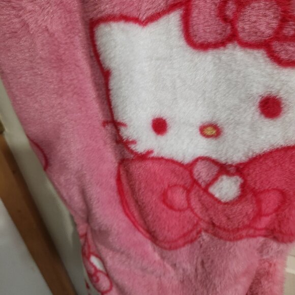 HELLO KITTY Bow Blanket Faux Rabbit Fur NWT - Picture 2 of 5